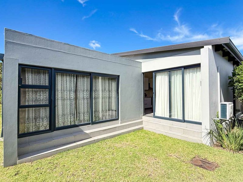 Where family life feels easy- Palm Lakes Estate - Photo 2