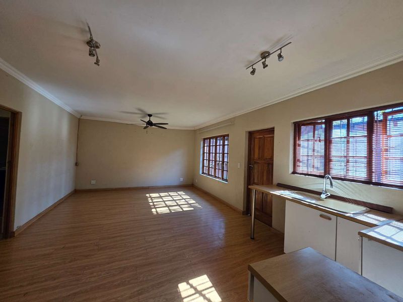 Expansive 1.4-Hectare Smallholding with Pool, Dual-Income Cottages & Prime Main Road Exposure - Photo 8