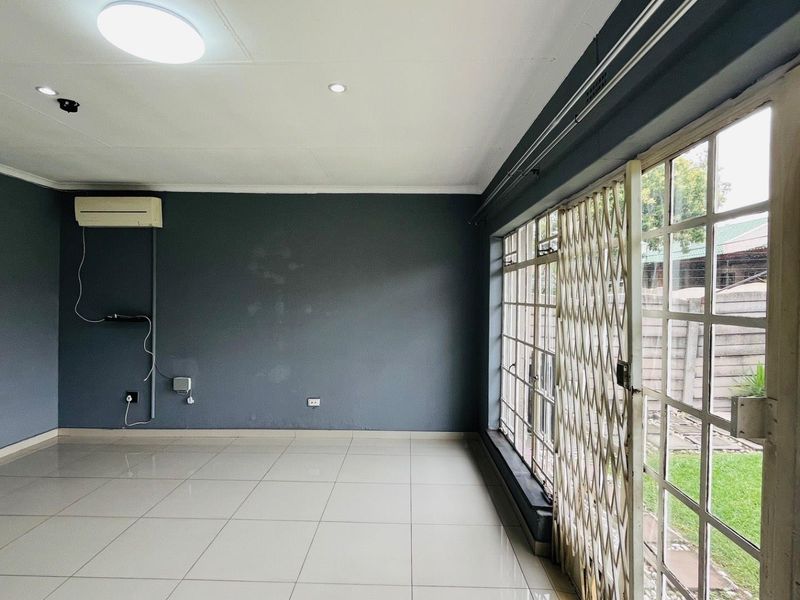 Peaceful 2 bedroom home - Photo 6