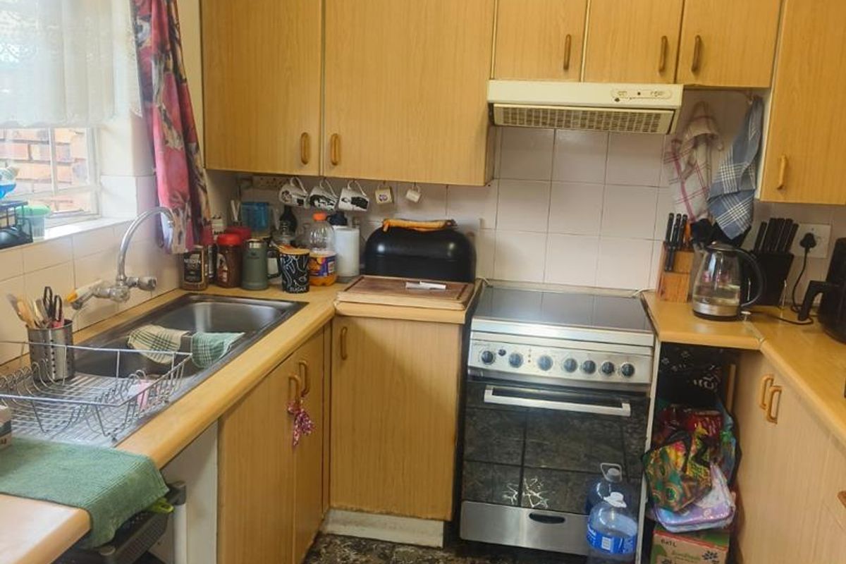 SPACIOUS 2 BED TOWNHOUSE IN WEAVINDPARK - Photo 4