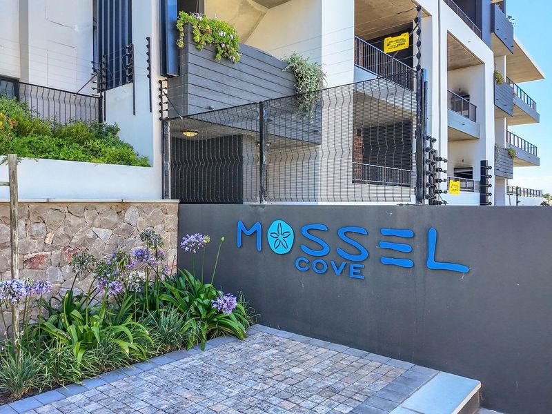 Prime Coastal Investment: Fully Furnished Apartment with Sea Views - Price Includes VAT - No Transfer Duty - Photo 7