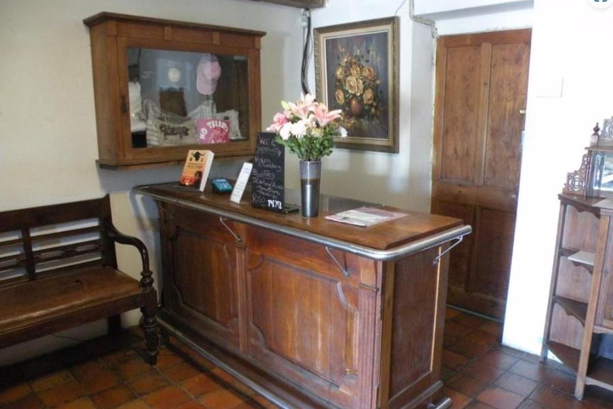 Pig and Whistle Inn – South Africa’s Oldest Continuously Licensed Pub for Sale - Photo 2