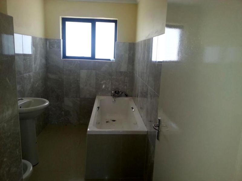 2 BEDROOM APARTMENT FOR SALE IN OTJOMUISE – WINDHOEK Modern, neat and spacious 78 m2 apartment situated on the 3rd floor of a secure complex in Otjomuise. - Photo 4