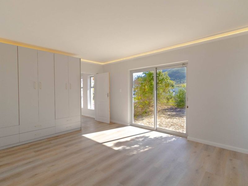 Where Mountain Views Meet Modern Family Living - Photo 5