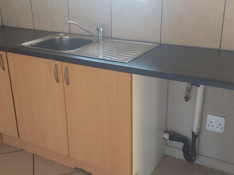 BACHELOR APARTMENT FIRST FLOOR - Photo 7