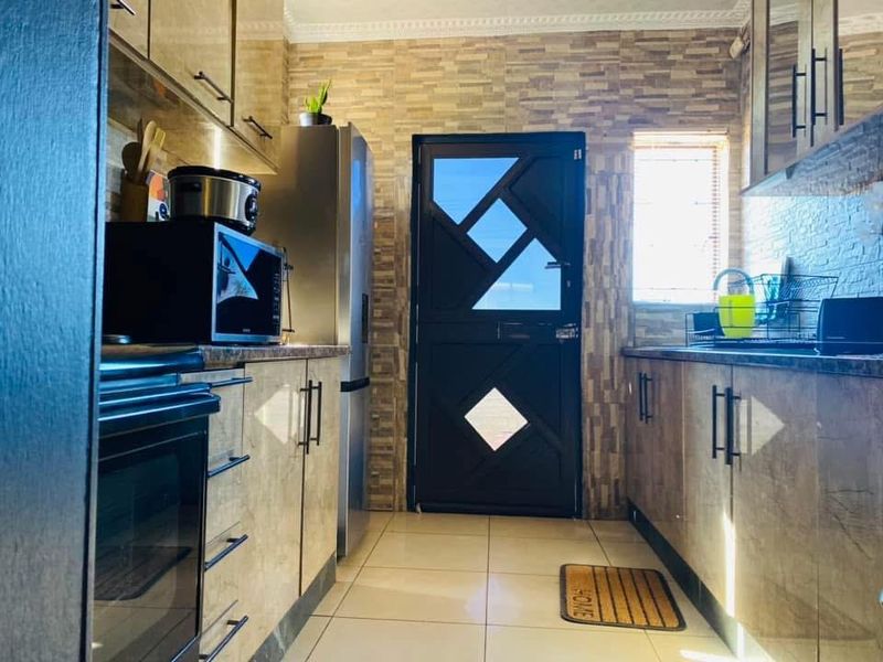 Farm Life Awaits! - Photo 7