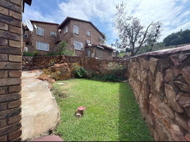 2 Bedroom Townhouse for Sale in Ridgeway - Photo 2