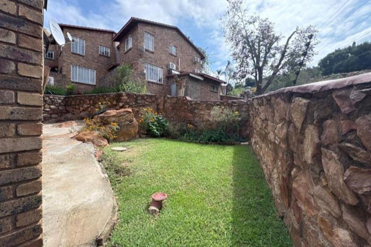 2 Bedroom Townhouse for Sale in Ridgeway - Photo 2