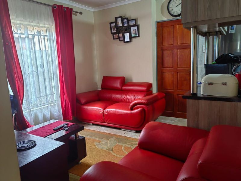 Clayville-Neat Property for R 860 000 - Photo 5
