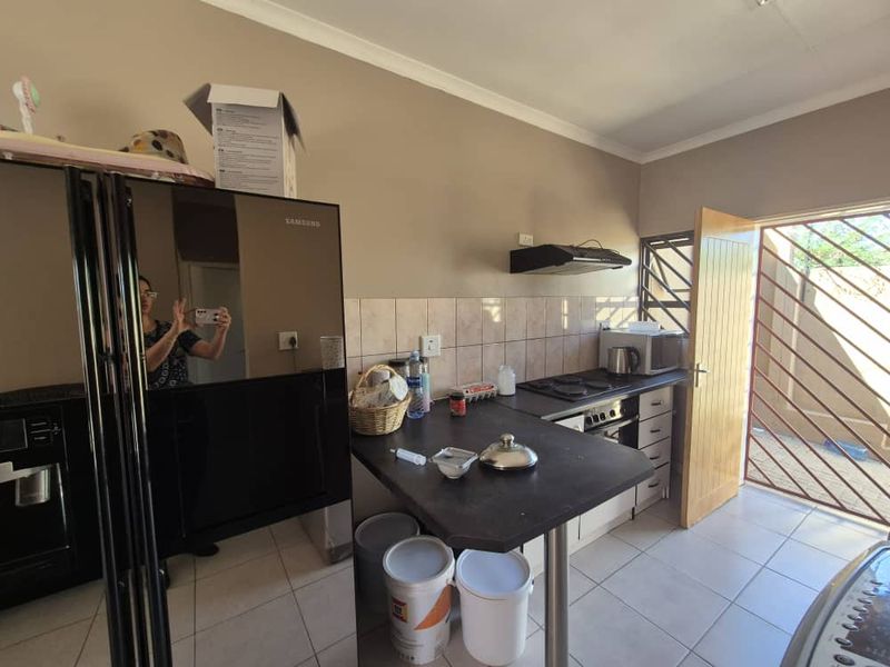 Wanaheda 2 bedroom ground floor apartment - Photo 3