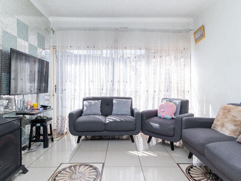 Open-Plan Elegance: Your Dream Townhouse Awaits! - Photo 4