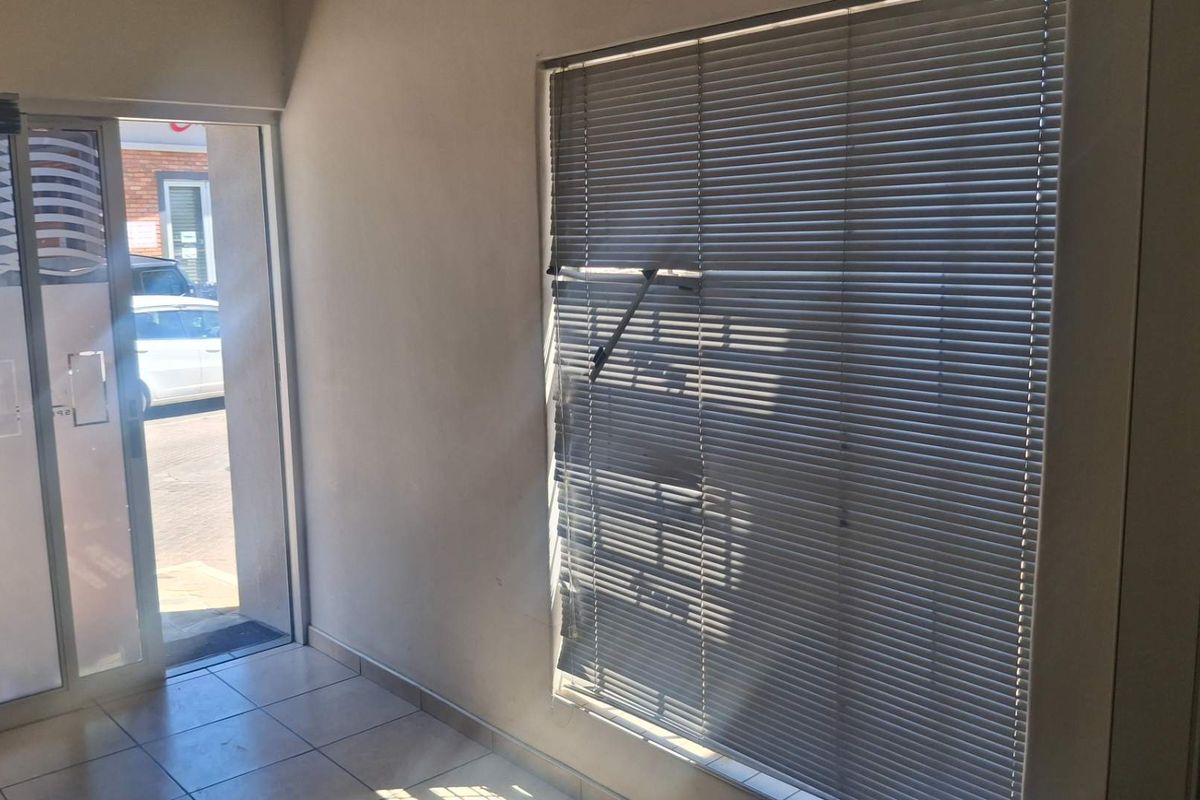 Southern Industrial A-Grade office to let - Photo 5