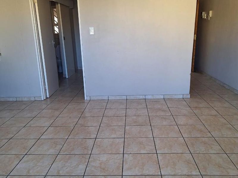 Bachelor flat - Photo 3
