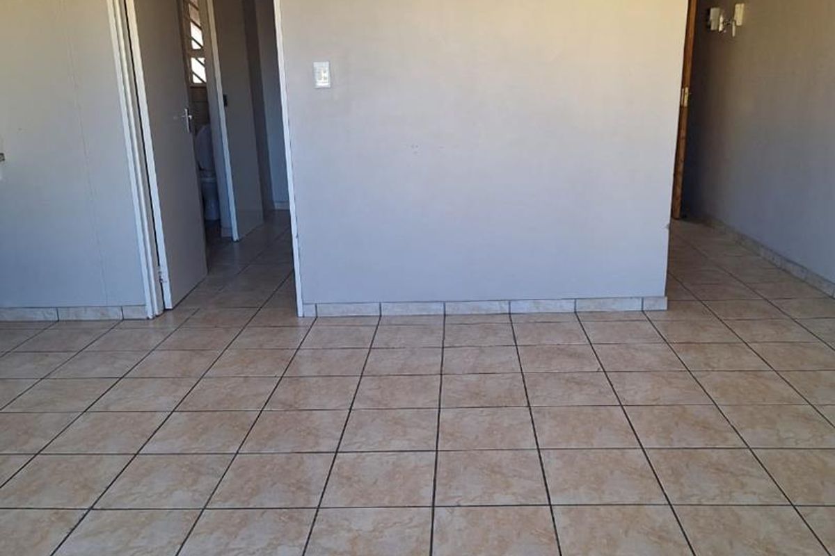 Bachelor flat - Photo 3