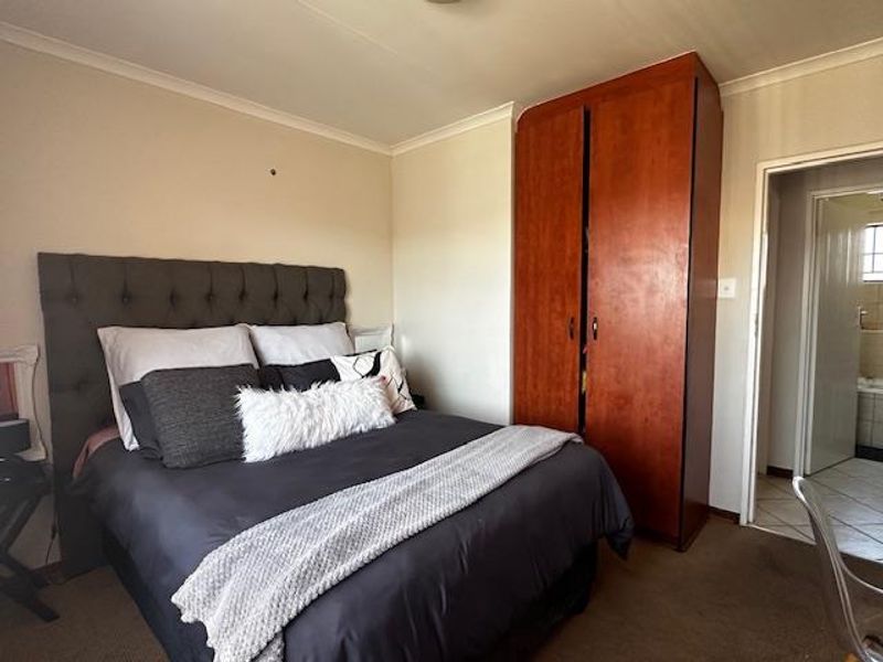 Townhouse in Hillside: Your Dream Home Awaits! - Photo 7