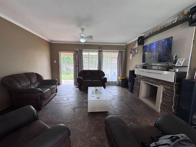 Unlock the Potential of this Spacious Family Home with Pool on a Large Stand - Photo 6