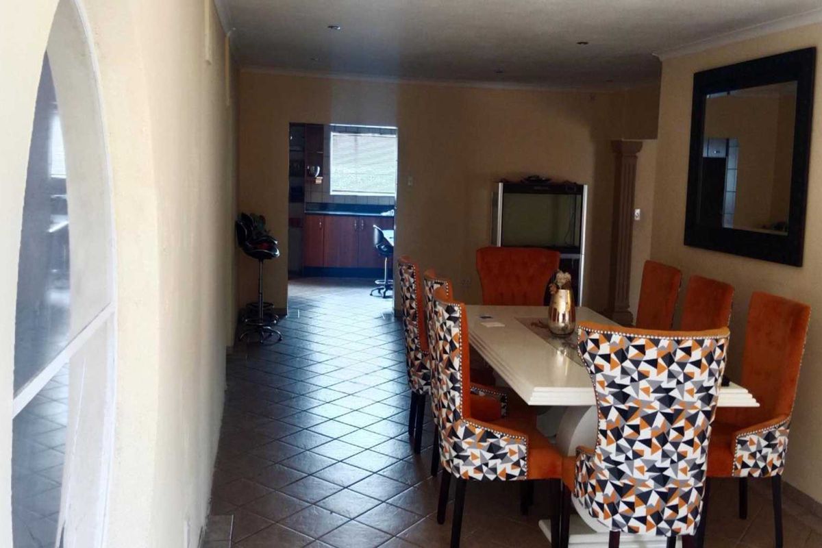 Home with great potential awaits you - Photo 3
