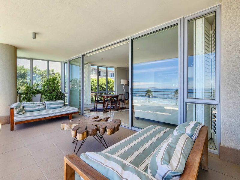 Luxurious Coastal Living - Photo 7