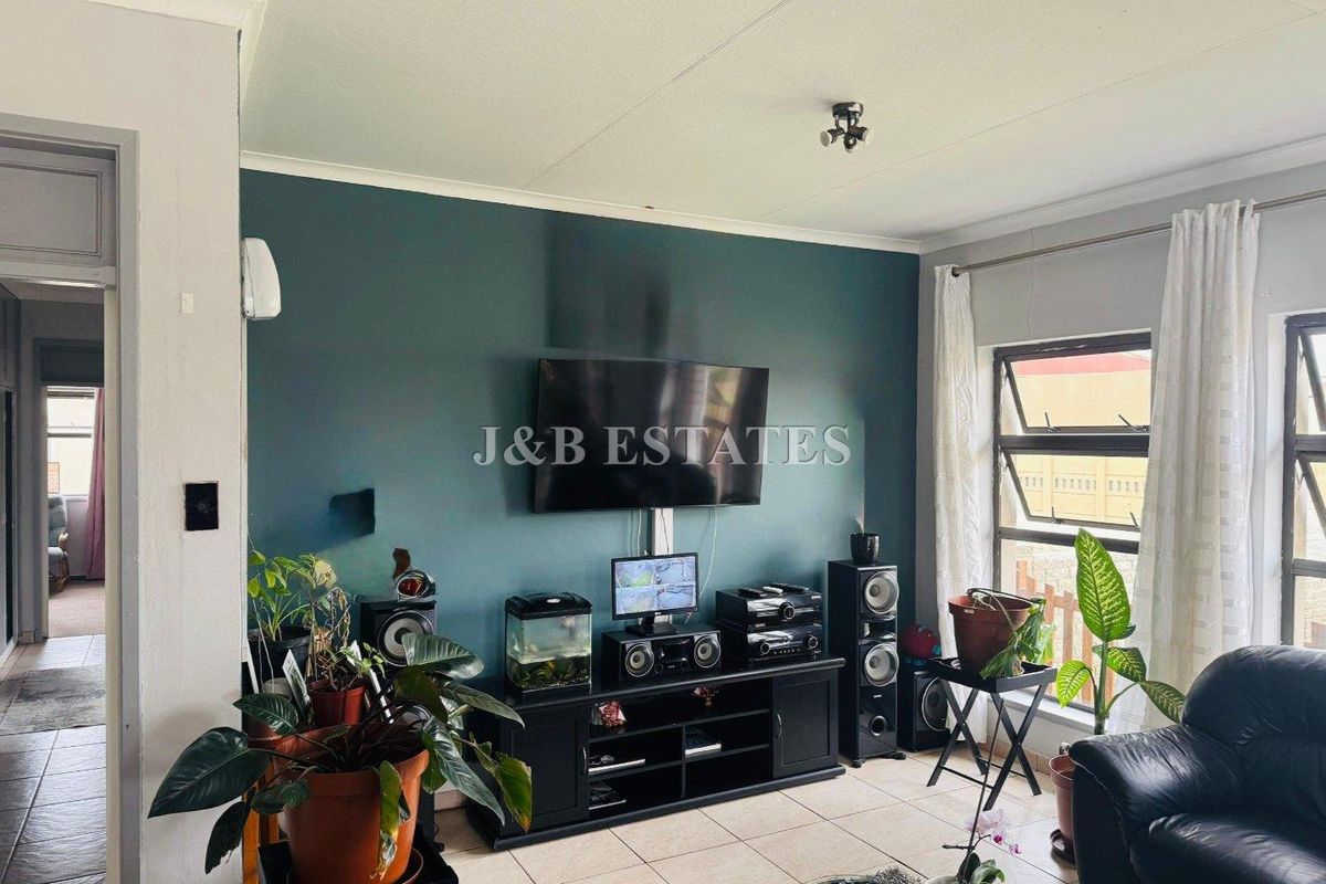 3-Bedroom Home With Flatlet On Large Erf - Photo 2