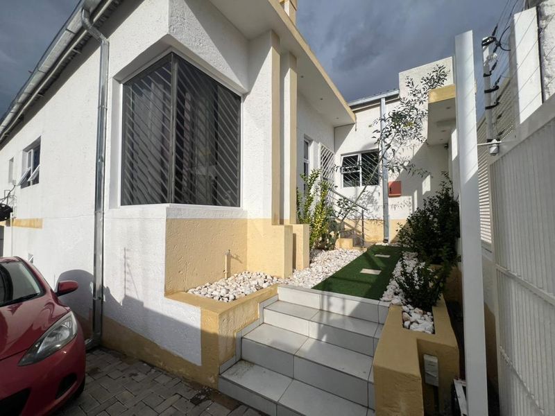 🏡 Luxury 4 Bedroom  House For Sale – Khomasdal 16 - Photo 4