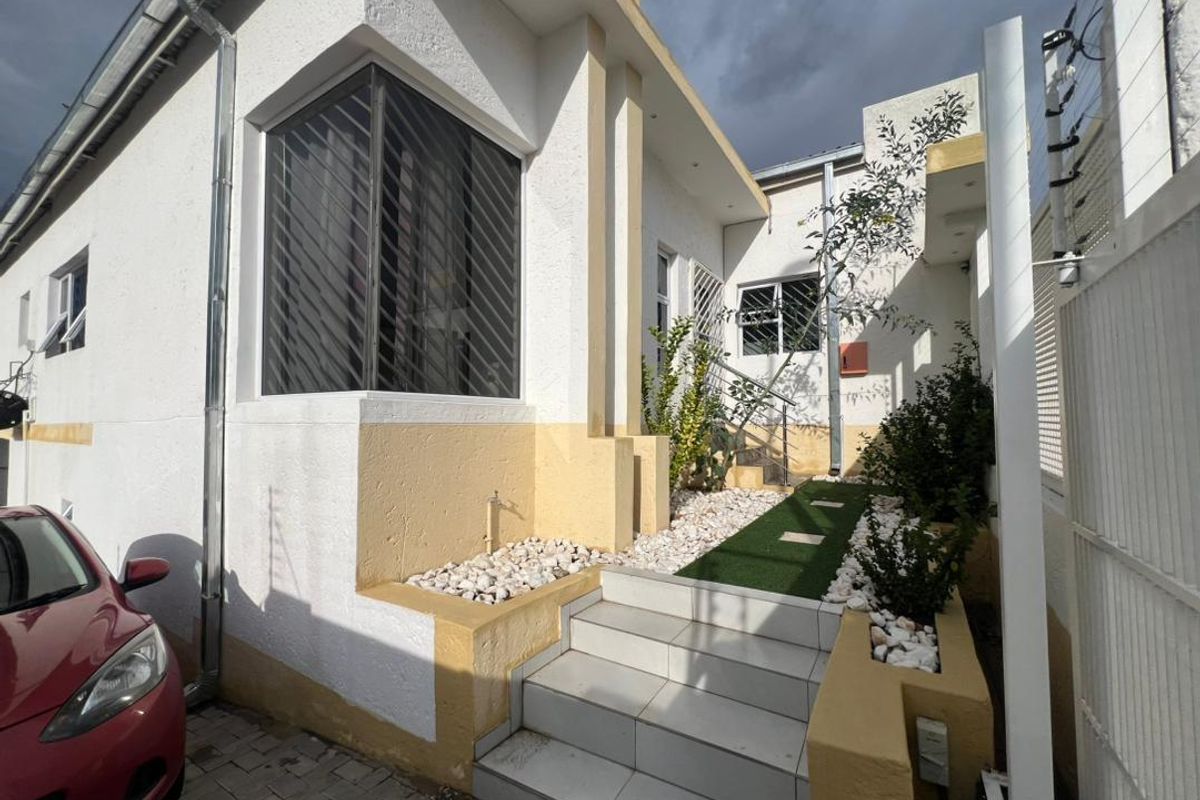 🏡 Luxury 4 Bedroom  House For Sale – Khomasdal 16 - Photo 4