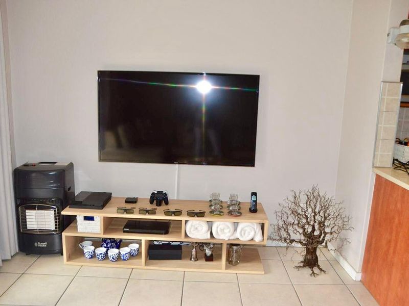 STUNNING DOUBLE VOLUME LOFT APARTMENT IN CRAIGHALL PARK - Photo 9
