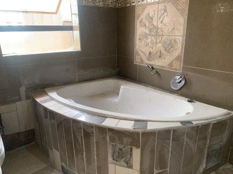 3 Bedroom house with a 4 X 1 Bedroom Flat to Rent Out. - Photo 5