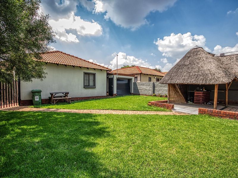 3 Bedroom Renovated simplex! - Photo 7