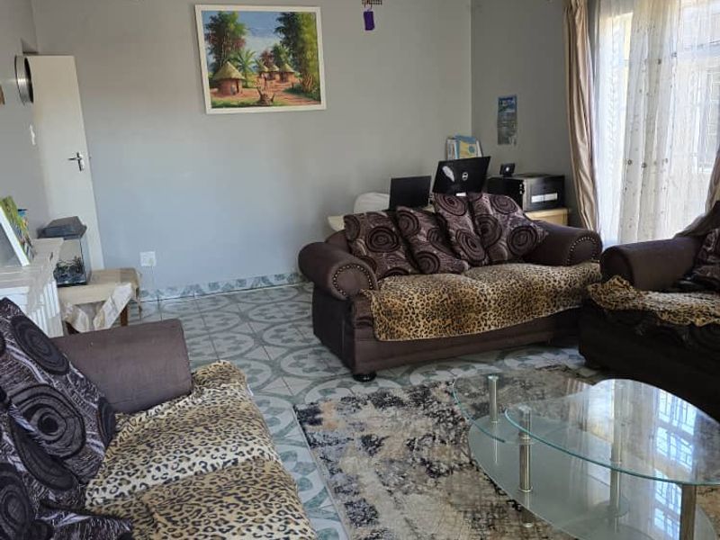 Invest in Versatility: Windhoek North : Home, Office, & Income Space! - Photo 6