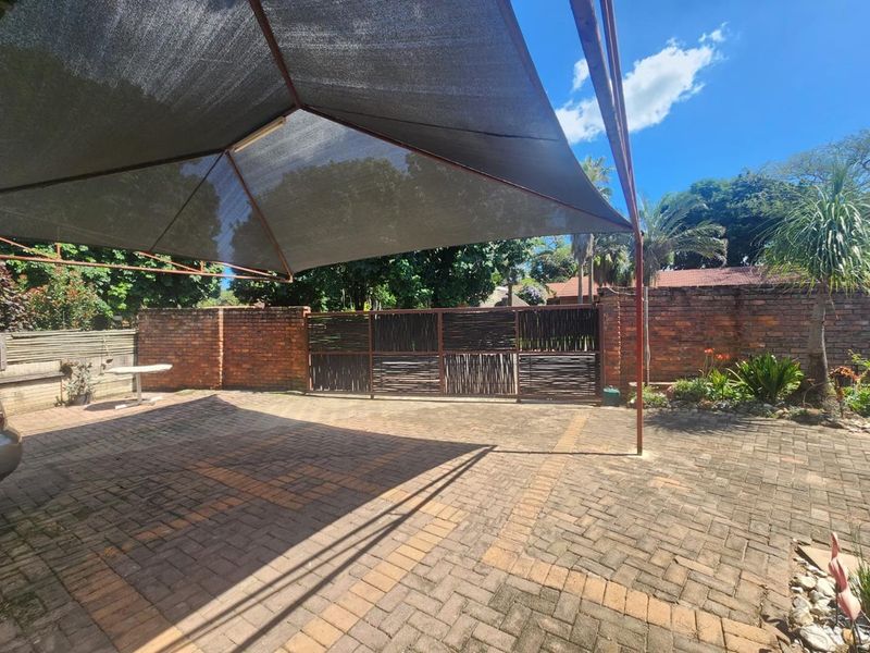 Large Family house in West Acres - Photo 4