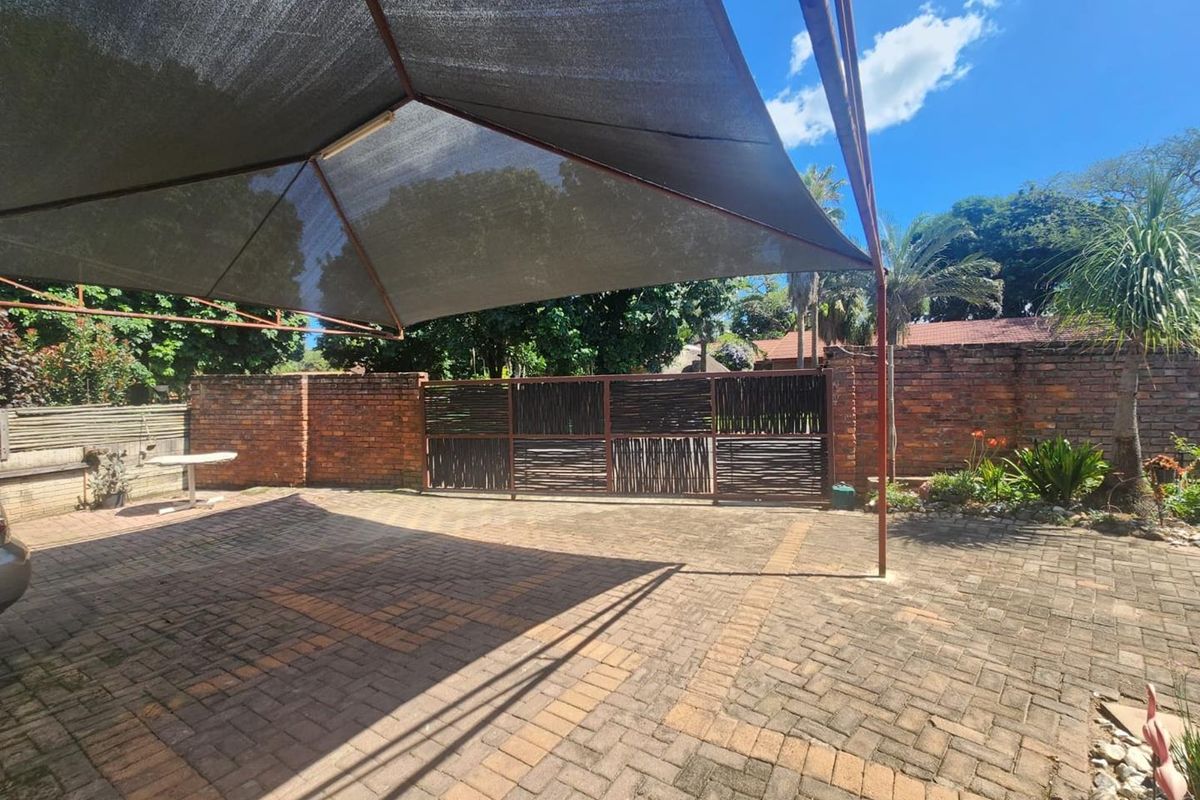 Large Family house in West Acres - Photo 4