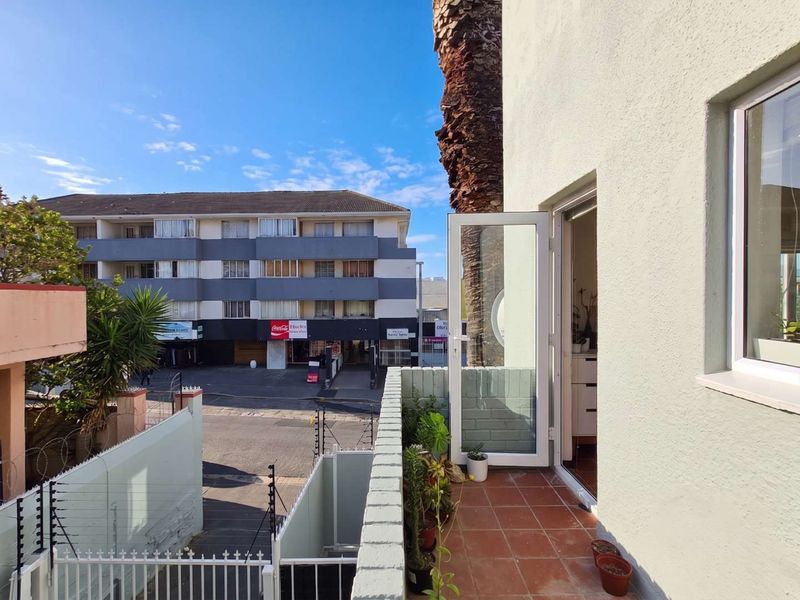 Spacious North Facing Apartment in a Prime Location - Photo 8