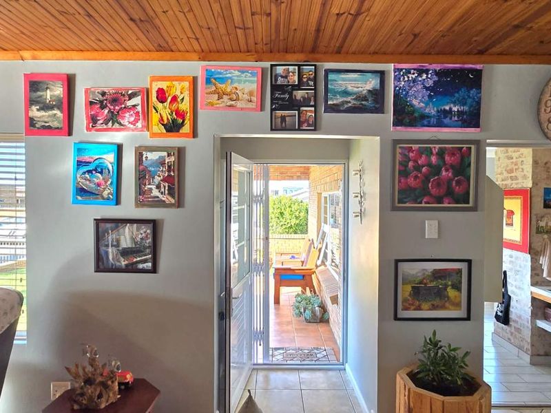 Spacious Single-Level Family Home with Flatlet, Pool & Ultimate Entertainment Area in Franskraal - Photo 6