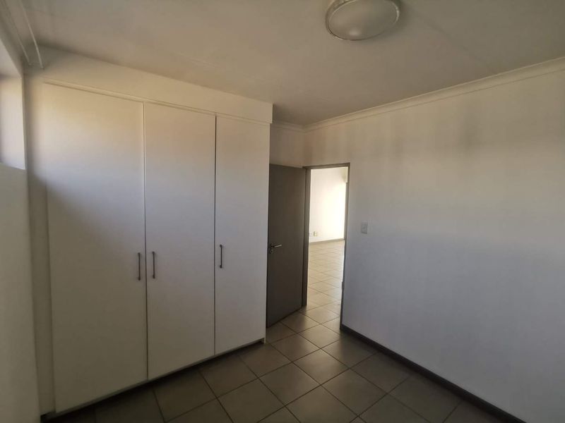 Stunning 2 bed, 2 bath apartment in Elardus Park - Photo 8