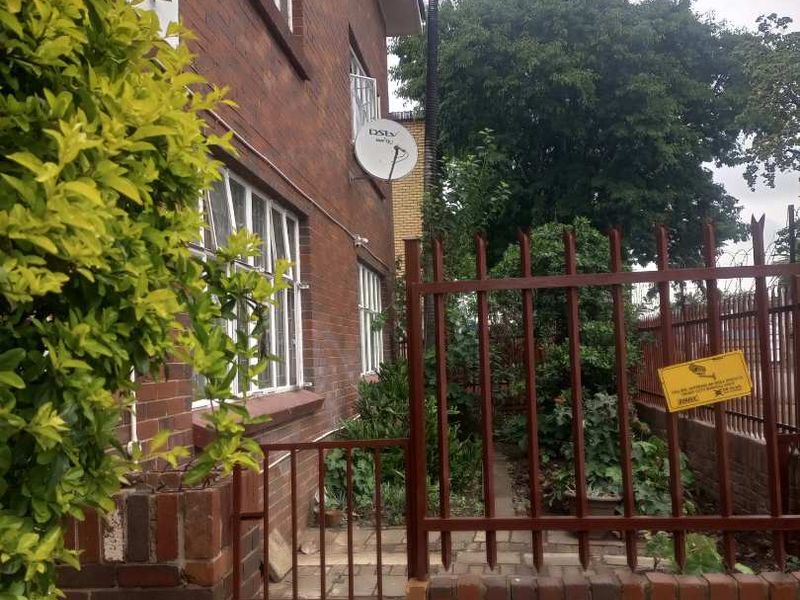 This ready to move in bachelor flat is now for sale in Pretoria west. - Photo 6