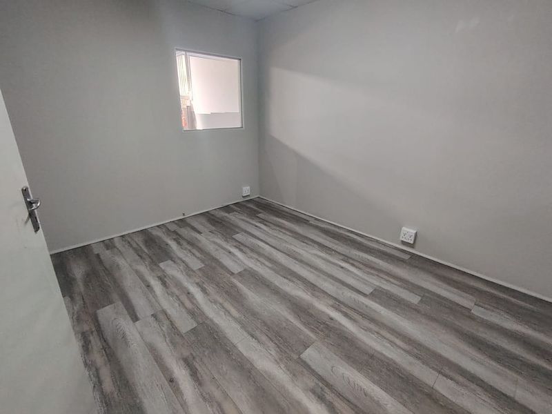 Neat Newly Painted Factory To Let - Photo 9