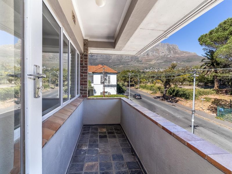 Modern Two-Bedroom Apartment with Mountain Views in Gardens, Cape Town | Available Immediately - Photo 2