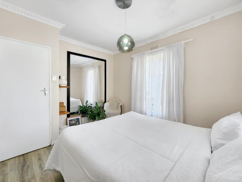 Spacious Family Home with Potential in Rondebosch East - Photo 5