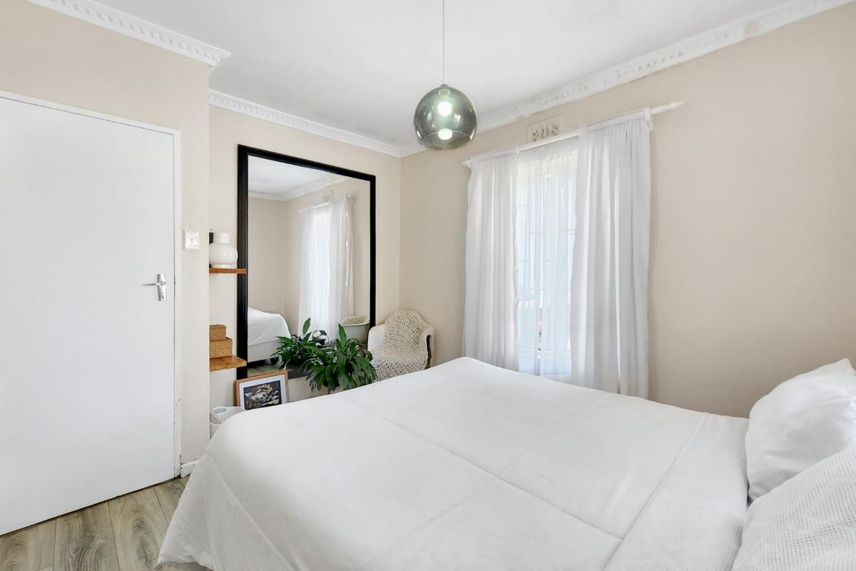 Spacious Family Home with Potential in Rondebosch East - Photo 5