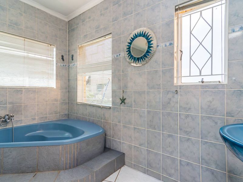 Family Home For Sale - Photo 6