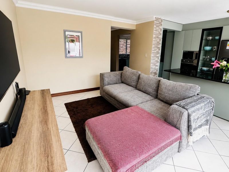Townhouse For Sale in Glenvista, Johannesburg - Photo 4