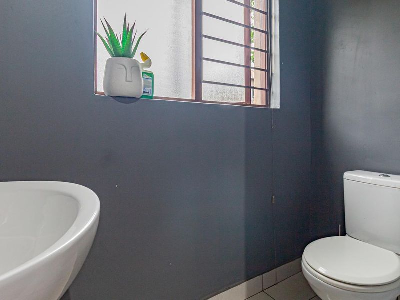 Charming 3-Bedroom Cluster in Secure Craigavon Estate - Photo 10