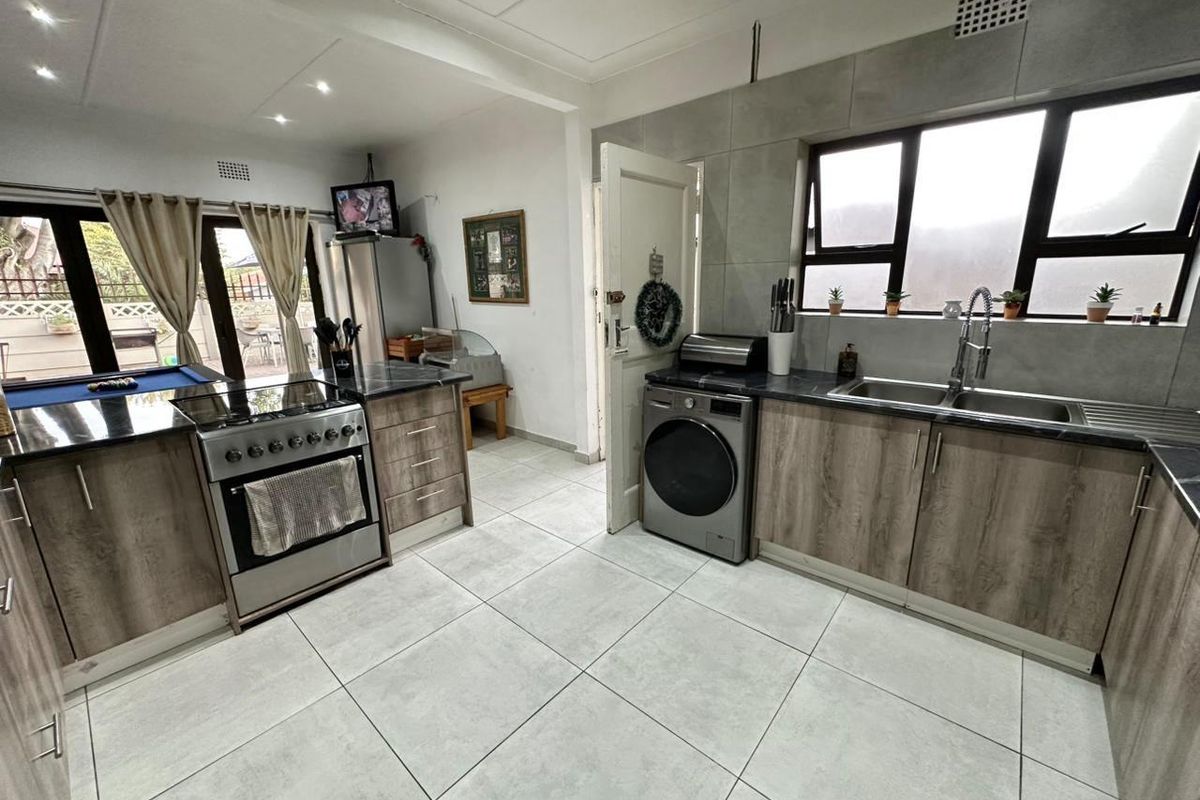3 Bedroom House with Flatlet in Alberton North! - Photo 2