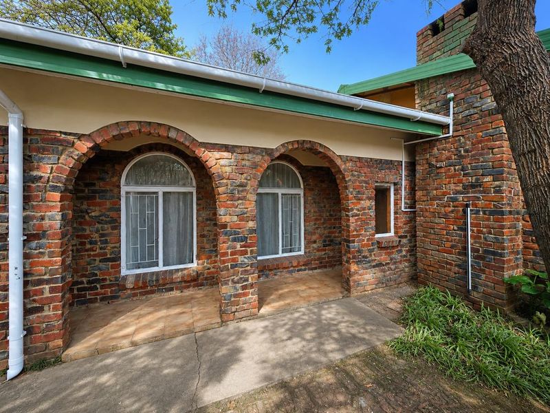Cozy Family Home with Office & Double Garage Awaits You - Photo 1