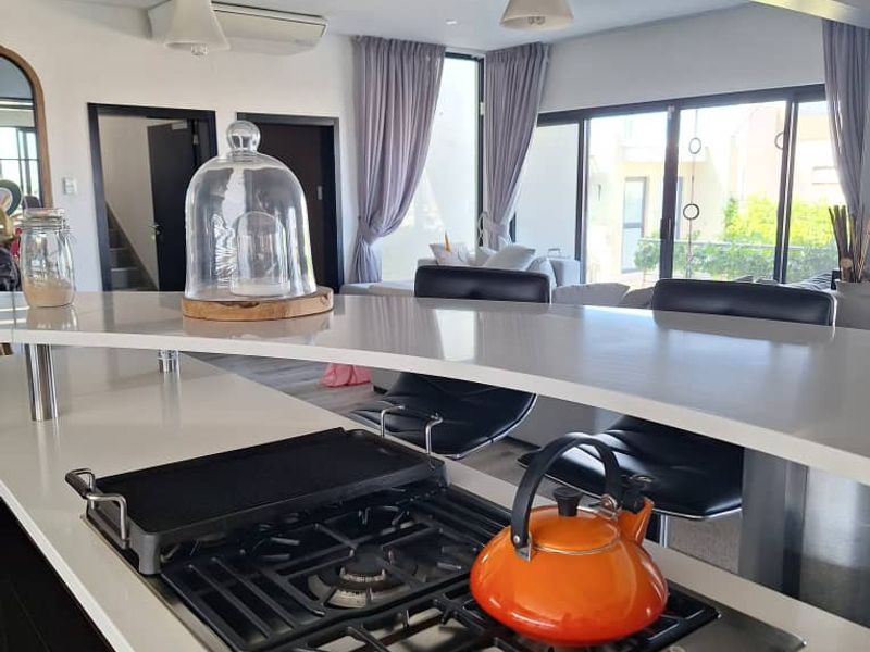 Modern Upmarket living on the Hill with 360' views over Windhoek - Photo 7