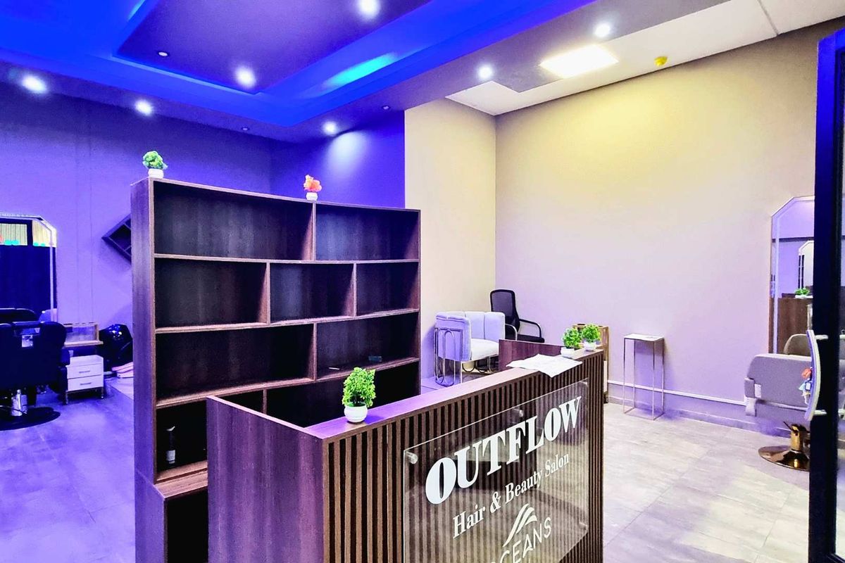 64m2 boutique retail unit in Oceans Mall, Umhlanga. Ground-floor shop with salon-style fitout, ideal for beauty, grooming, or wellness brands. - Photo 2