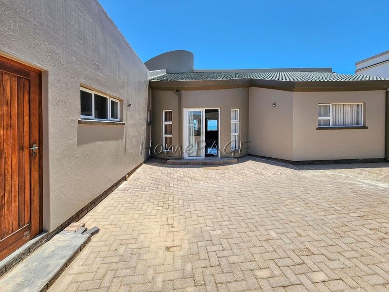 Ext 6, Henties Bay:  4 Bedroom BEACH FRONT HOME in a popular area is for sale - Photo 5