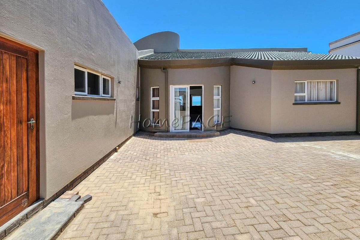 Ext 6, Henties Bay:  4 Bedroom BEACH FRONT HOME in a popular area is for sale - Photo 5