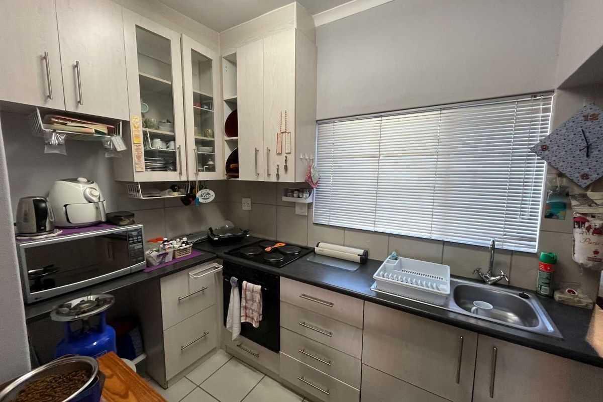 Lovely Renovated Flat – Perfect Investment Opportunity - Photo 3