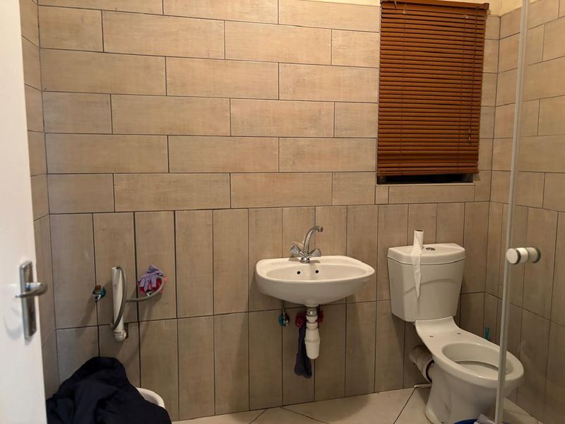 FIVE RAND PROPERTY FOR SALE. - Photo 8